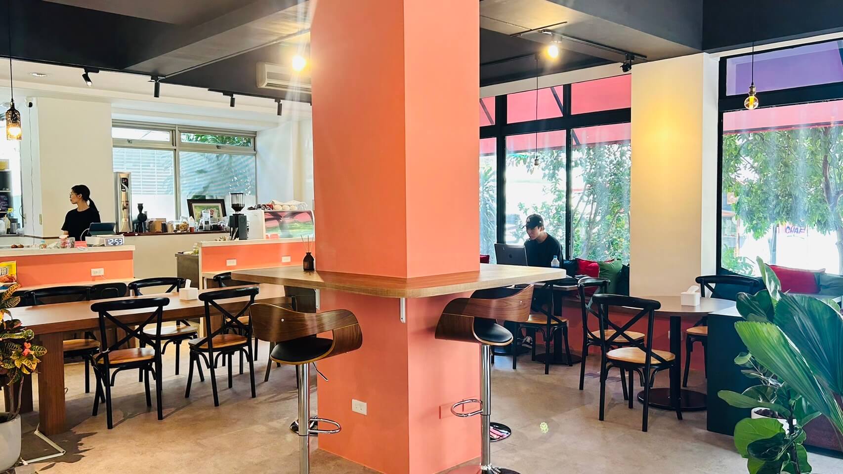 Cozy Cowork Cafe 共享咖啡廳