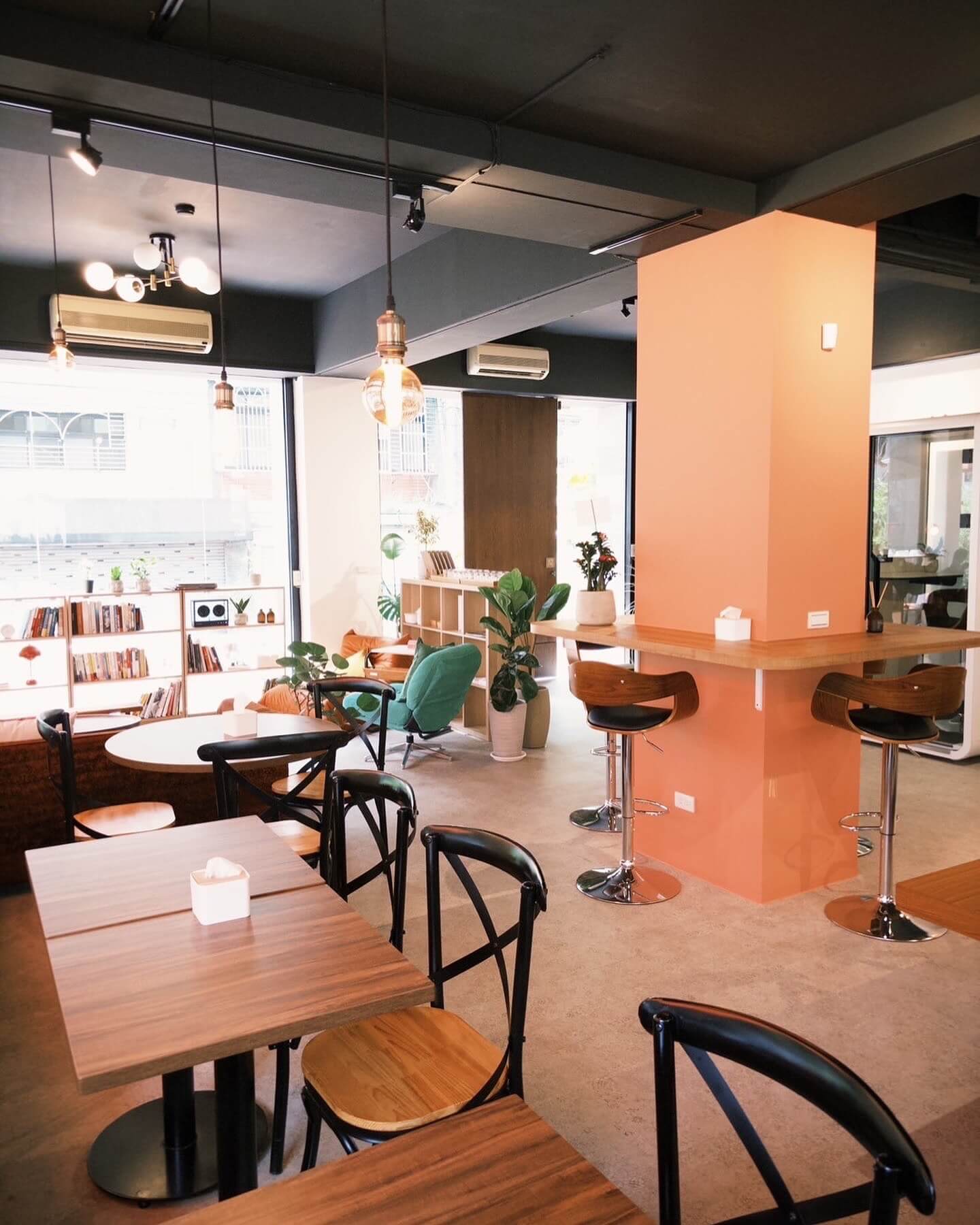 Cozy Cowork Cafe 共享咖啡廳