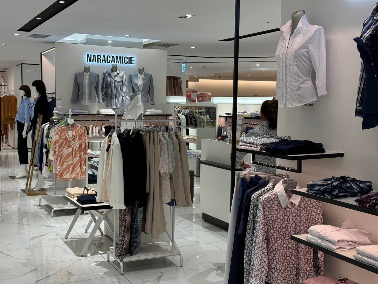 台北忠孝 SOGO 女裝品牌 Naracamicie 櫃位