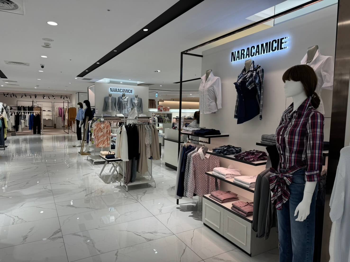 台北忠孝 SOGO 女裝品牌 Naracamicie 櫃位
